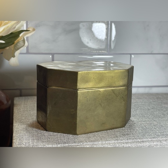 Vintage Brass and Mother of Pearl Jewelry Trinket Box - Picture 5 of 12